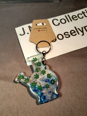 Sparkle & Smoke: Unique Handmade Resin Keychain Art